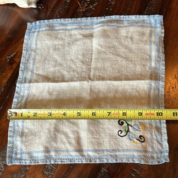 Set of 4 Vintage Napkins-White/Blue Embroidery Detail-Nubby Cotton - Picture 11 of 13